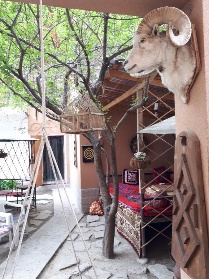 Lal Hotel Khorog Exterior foto